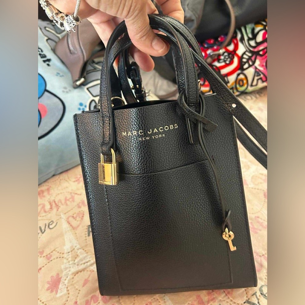 New Marc Jacobs Black Textured Tote with Gold Accents - Picture 6 of 6